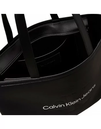 Borsa a spalla Calvin Klein Sculpted Slim Tote nera con logo CK