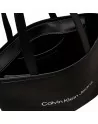 Borsa a spalla Calvin Klein Sculpted Slim Tote nera con logo CK