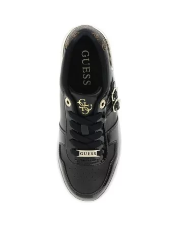 Sneakers Donna Guess Maggnet FLFMAG ELE12 Black NereSneakers Donna GUESS Maggnet FLFMAG ELE12 Black – Stile Glamour e Casual Chic Le Sneakers Donna GUESS Maggnet FLFMAG ELE12 Black sono la scelta ideale per chi desidera una scarpa dal carattere moderno, femminile e ricercato. Questo modello GUESS si distingue per il suo design contemporaneo, capace di trasformare anche il più semplice outfit quotidiano in un look di tendenza. La colorazione Black, elegante e versatile, rende queste sneakers perfette da abbinare a numerosi capi del guardaroba femminile, dai jeans ai pantaloni casual, fino agli outfit più raffinati. Design ricercato e dettagli distintivi GUESS Le sneakers GUESS Maggnet sono realizzate con una tomaia in similpelle, caratterizzata da dettagli decorativi che valorizzano il design della calzatura. La chiusura con lacci permette di regolare la calzata, mentre la punta arrotondata completa la silhouette sportiva e femminile. La suola alta circa 3 cm dona alla scarpa un aspetto contemporaneo, ideale per chi desidera una sneaker versatile da indossare durante la giornata. Perché scegliere le sneakers GUESS Maggnet nere? Il modello FLFMAG ELE12 Black unisce l'estetica sportiva a dettagli fashion, creando una sneaker adatta a diverse occasioni. Tra le caratteristiche principali troviamo:Brand: GUESSModello: MaggnetCodice articolo: FLFMAG ELE12Colore: Black – NeroTomaia: Materiale sintetico effetto pelleFodera interna: TessutoSottopiede: TessutoChiusura: LacciPunta: ArrotondataSuola: Materiale sinteticoAltezza suola: Circa 3 cmStile: Casual chic, fashion e urbanoCome abbinare le sneakers GUESS nere Le sneakers donna GUESS Maggnet Black sono perfette per creare abbinamenti sempre diversi. Indossale con jeans e blazer per un look casual chic, oppure abbinale a pantaloni neri e una borsa a tracolla per un outfit coordinato. Per uno stile più sportivo puoi scegliere leggings, felpe oversize e accessori minimal. La tonalità nera rende queste sneakers particolarmente versatili e facilmente abbinabili. Acquista le GUESS Maggnet FLFMAG ELE12 su Calzature Leone Se cerchi delle sneakers GUESS donna nere dal design distintivo, il modello Maggnet FLFMAG ELE12 Black è una proposta ideale per arricchire la tua collezione di scarpe. Su Calzature Leone trovi una selezione di calzature GUESS e altri marchi di moda, pensata per chi ama qualità, stile e nuove tendenze. Scopri anche le altre sneakers e calzature da donna disponibili nel nostro shop online. Acquista ora le Sneakers Donna GUESS Maggnet Black su www.calzatureleone.it e scegli la taglia perfetta per te!
